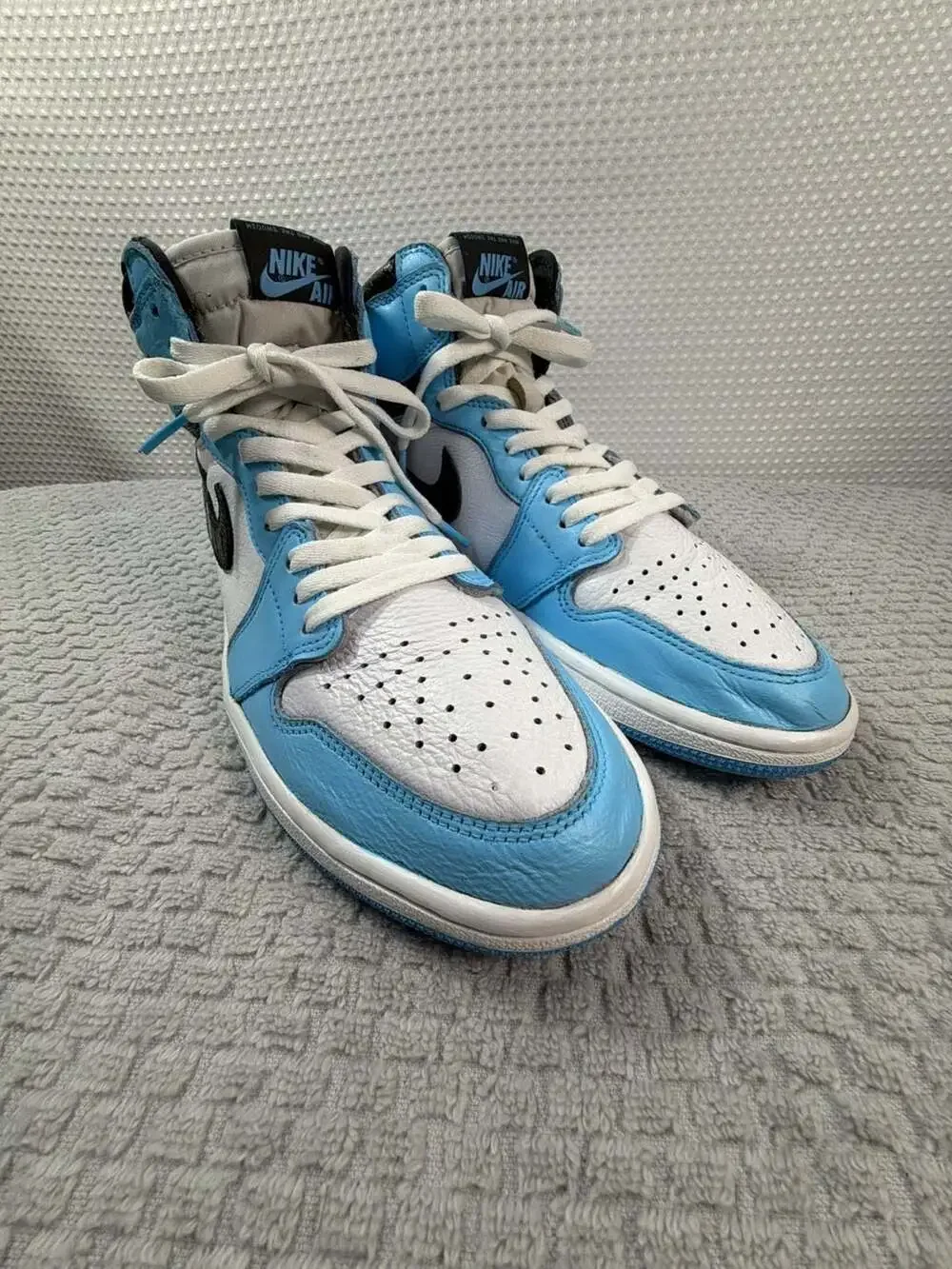 Nike Air Jordan 1 Retro High OG 'University Blue' 555088-134
